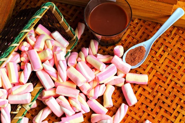 Hot chocolate and pink marshmallows — Stock Photo, Image