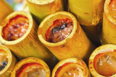 yapışkan pirinç bambu içinde kavrulmuş