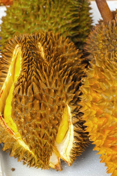 Durian ovoce na trhu. — Stock fotografie