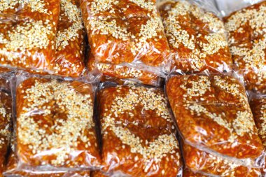 Tay tatlı - yapışkan pirinç ilave edin.