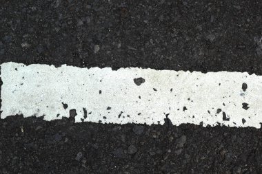 yol doku üzerinde beyaz çizgi