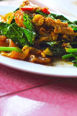 Kızarmış noodle pork büyük şerit