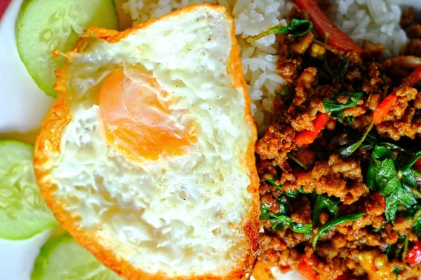 Rice basil fried pork - fried egg. — Stock Photo, Image