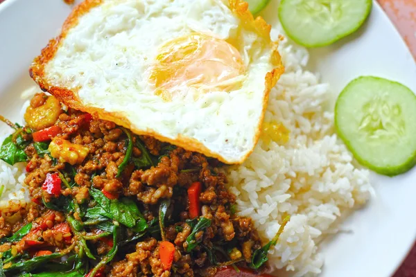 Rice basil fried pork - fried egg. — Stock Photo, Image