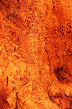 Kırmızı kil. -yığın.