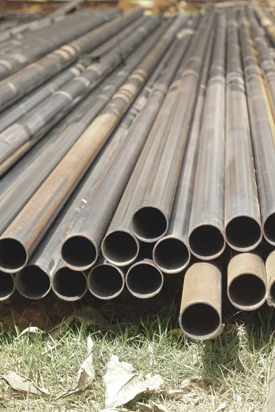 Pila de tubos de acero en industrial —  Fotos de Stock