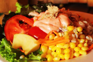 salata sebze salata tabağı ile.