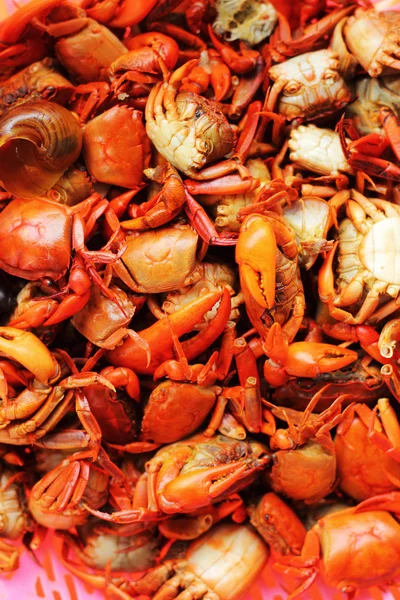 Ångad krabbor på marknaden. — Stockfoto
