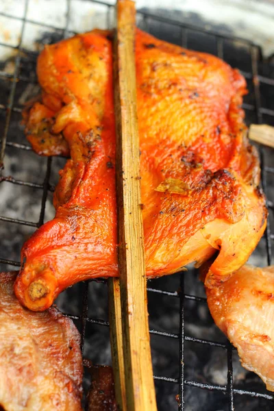 Grilling chicken on the stove — Stock Photo, Image