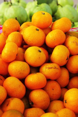 Turuncu meyve ve guava meyve Pazar