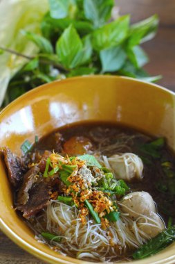 sığır şehriye çorbası Asya tarzı