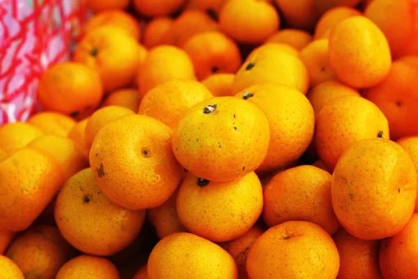 Fruta fresca de naranja en el mercado — Foto de Stock