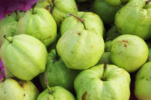 Pazar taze olarak guava meyve.