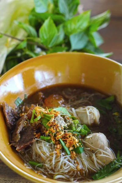 Fideos de res en sopa estilo asiático —  Fotos de Stock