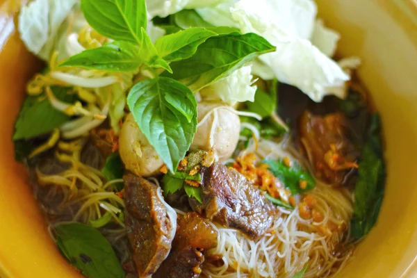 Makaron wołowiny w stylu azjatyckim zupa — Zdjęcie stockowe