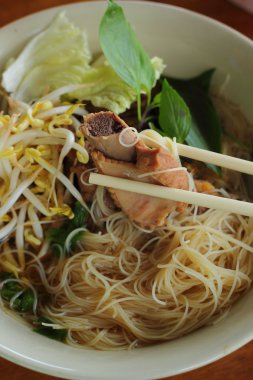 domuz Noodle çorba Asya tarzı