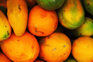 Papaya meyvesi pazarda