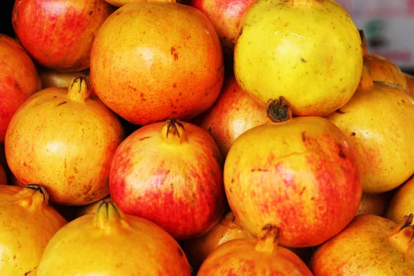 Pomegranate fruit in the market — Stock Photo, Image