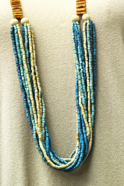 Färgglada halsband och pärlor — Stockfoto