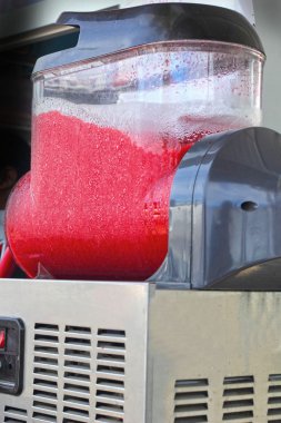 Blender ile çilek meyve yüzlü