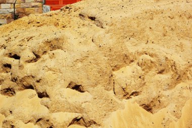 İnşaat için kum yığını.