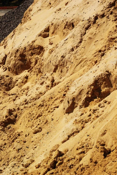 Hög med sand för konstruktion. — Stockfoto