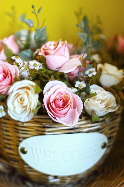 Belle rose de fleurs artificielles — Photo