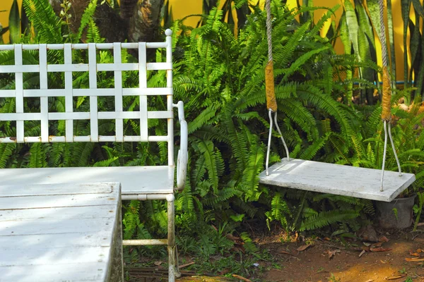 Silla de banco en el parque — Foto de Stock