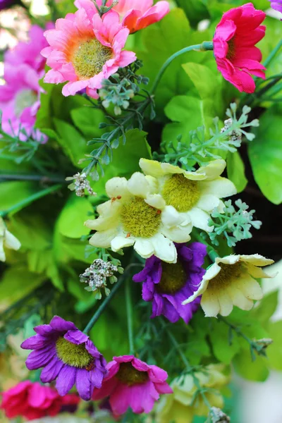 Prachtige daisy van kunstbloemen — Stockfoto