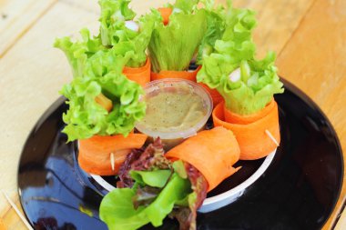 salata sebze - havuç, Yengeç rulo.
