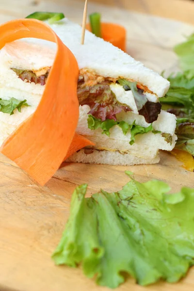 Tuna sandwich with salad vegetables. — Stock Photo, Image