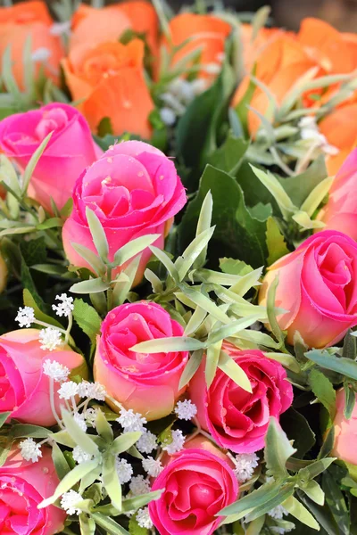 Όμορφο τριαντάφυλλο τεχνητών λουλουδιών — Φωτογραφία Αρχείου