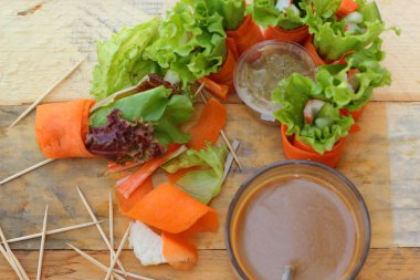 salata sebze - havuç, rulo ile kahve Yengeç.