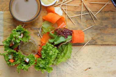 salata sebze - havuç, rulo ile kahve Yengeç.