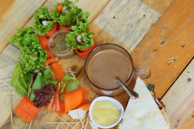 salata sebze - havuç, rulo ile kahve Yengeç.