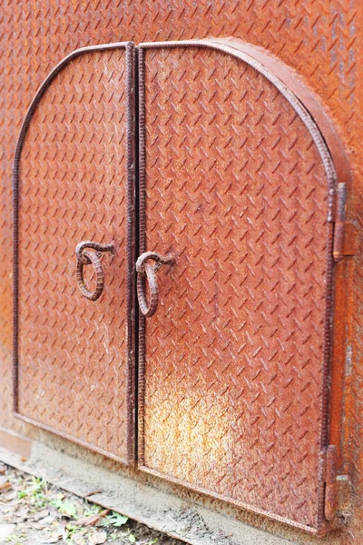 Старинные железные ворота — стоковое фото