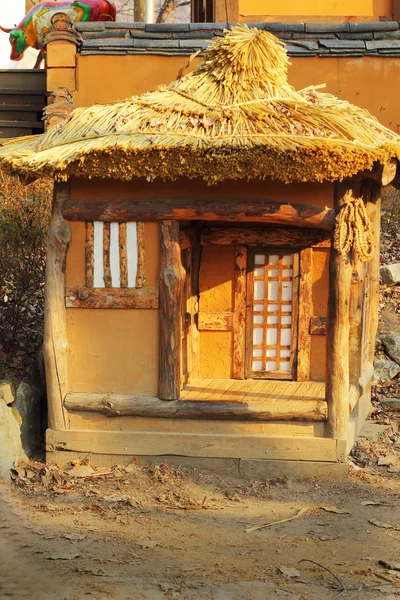 오래 된 목조 주택 모델 한국 — 스톡 사진