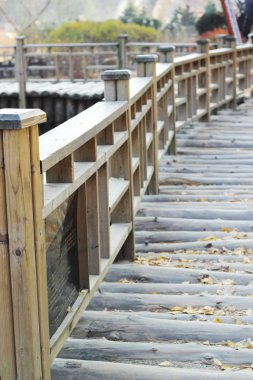 Güney Kore uzun ahşap köprü