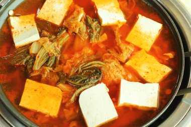 baharatlı çorba kimchi güveç. Kore yemeği