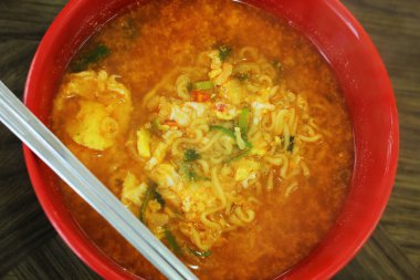 çorba şehriye Kore restoranında yumurta Ekle