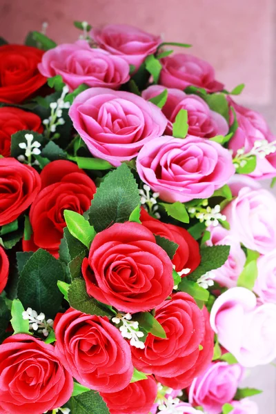 Schöne Rose aus künstlichen Blumen — Stockfoto