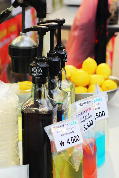 Jugo de naranja en el mercado Corea —  Fotos de Stock