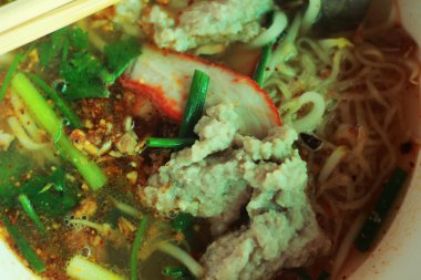 domuz Noodle çorba Asya tarzı