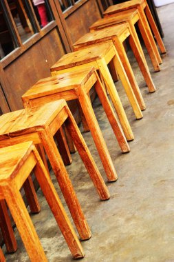 parkta bankta sandalye