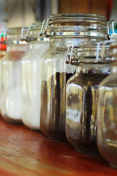 Glas, Kaffee, Zucker, Milchkännchen. — Stockfoto