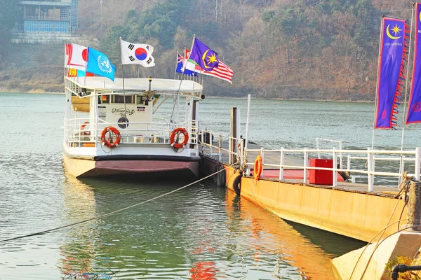 Ferry para Nami Island, Coréia . — Fotografia de Stock