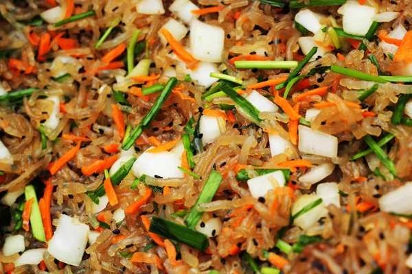Añadir verduras y vermicelli salteados - Corea alimentos . —  Fotos de Stock