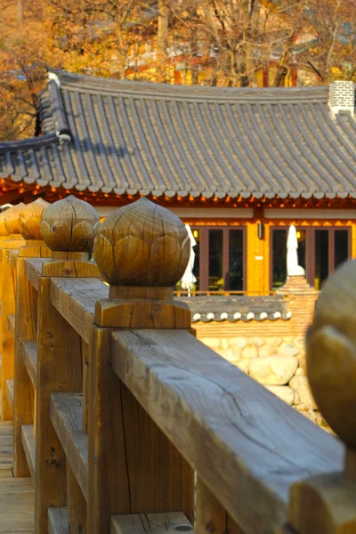 Lång träbro på seoraksan korea. — Stockfoto