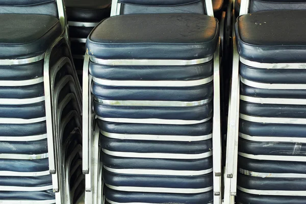 Chaise en acier avec dossier - empilée . — Photo