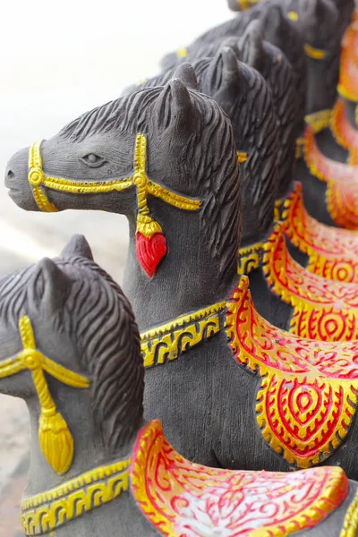 Skulpturer, häst statyer - i thailand. — Stockfoto